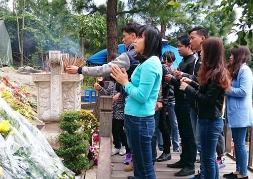 Hàng chục ngàn người dân cả nước về viếng mộ Đại tướng Võ Nguyên Giáp