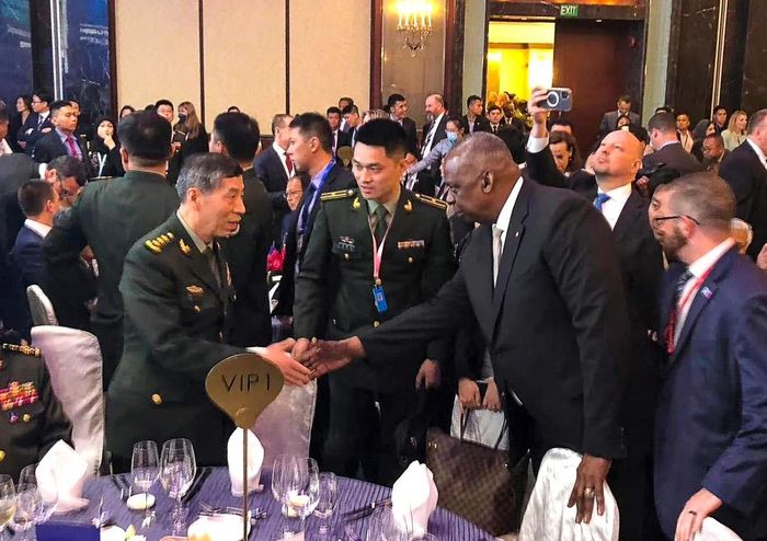 Cái bắt tay ngắn ngủi tại Shangri-La