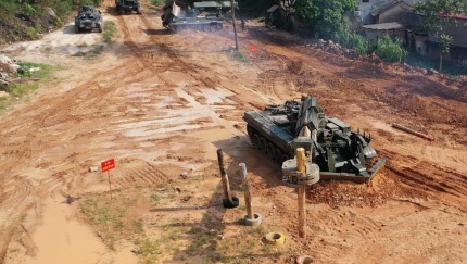 Video: Xem xe BTR-80 của quân đội Việt Nam lội nước tại Army Games 2020