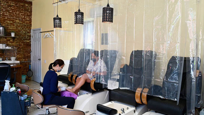 Mỹ bắt giữ 3 chủ tiệm nail gốc Việt 'siêu lừa' ở New York