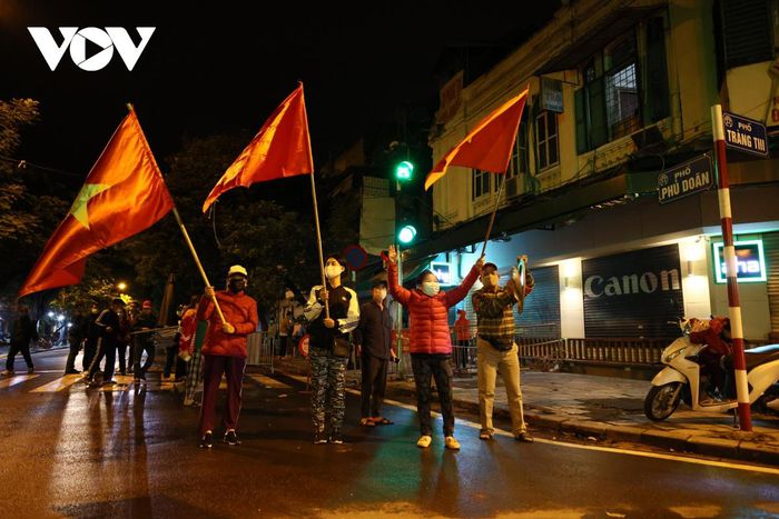 Dỡ bỏ phong tỏa Bệnh viện Việt Đức sau 14 ngày cách ly phòng, chống dịch COVID-19