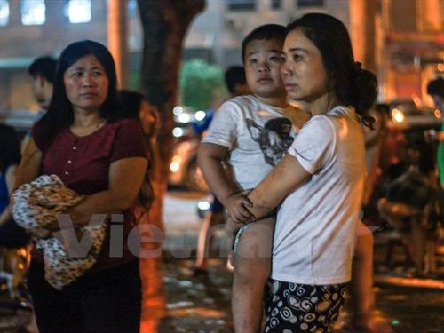 Hà Nội: Cháy chung cư Linh Đàm giữa đêm, dân bỏ nhà tháo chạy