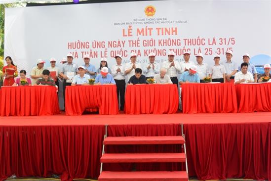 Bộ GTVT: Đưa quy định cấm hút thuốc lá vào quy chế cơ quan