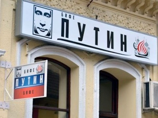 Người dân Serbia mở quán càphê 