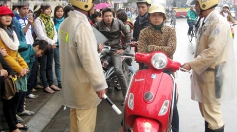 Cấm gái ế, trai cô đơn ra đường giờ cao điểm