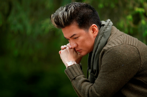 Đàm Vĩnh Hưng mất đồng hồ nạm kim cương tiền tỷ