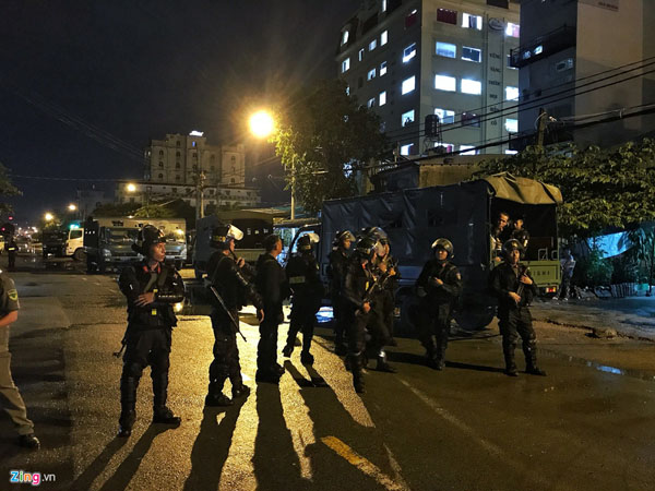 Cận cảnh hàng trăm cảnh sát khám xét trụ sở công ty Alibaba hơn 12 giờ đồng hồ