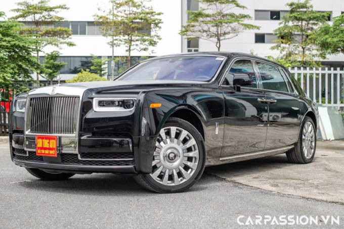 Cận cảnh Rolls-Royce Phantom VIII EWB hơn 80 tỷ ở Hà Nội