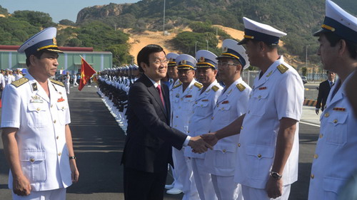 Khai trương Cảng quốc tế Cam Ranh, đón tàu quân sự, tàu khách