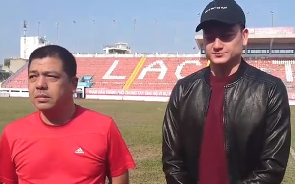 Video: Thủ môn Văn Lâm nghẹn ngào nói lời chia tay CĐV Hải Phòng để sang Thái Lan