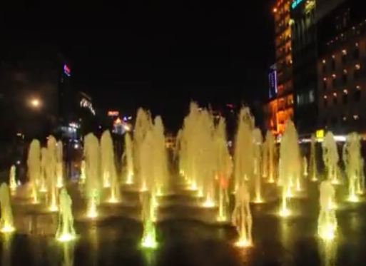 Clip: Chiêm ngưỡng “bữa tiệc” sắc màu tại phố đi bộ hiện đại nhất Việt Nam