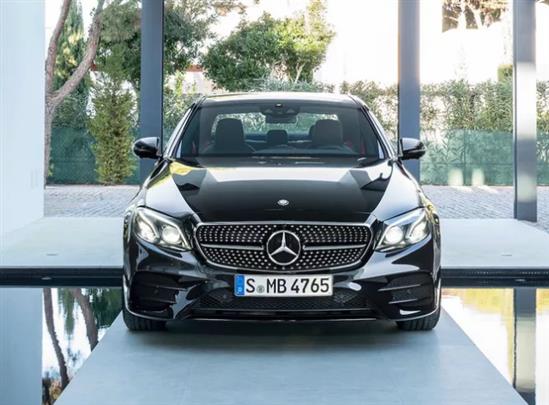 Chơi chiến thuật một mình một kiểu, Mercedes đã hạ gục BMW, Audi, Lexus như thế này