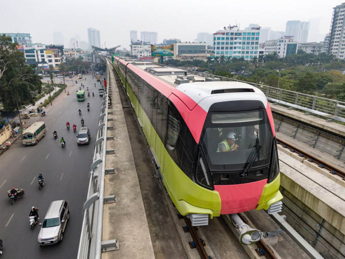 Cận cảnh đoàn tàu Nhổn - ga Hà Nội chạy thử nghiệm đoạn 8,5 km trên cao