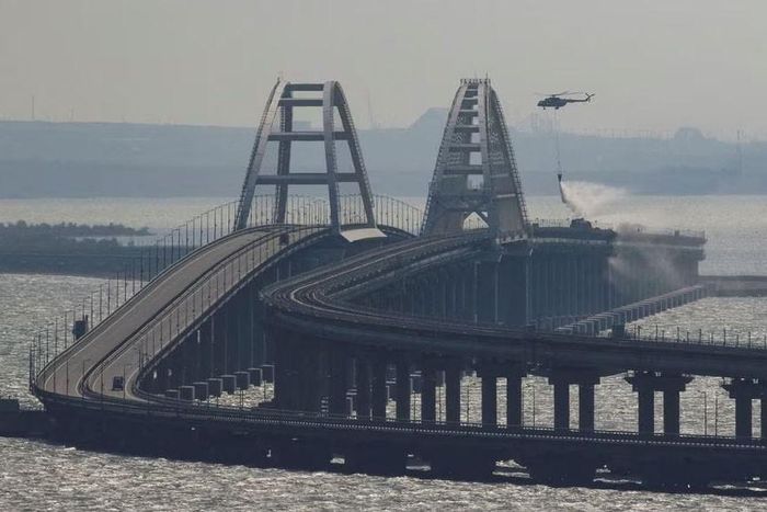 Nga chặn vụ tấn công mới vào cầu Crưm, Mỹ sắp gửi đạn uranium nghèo cho Kiev