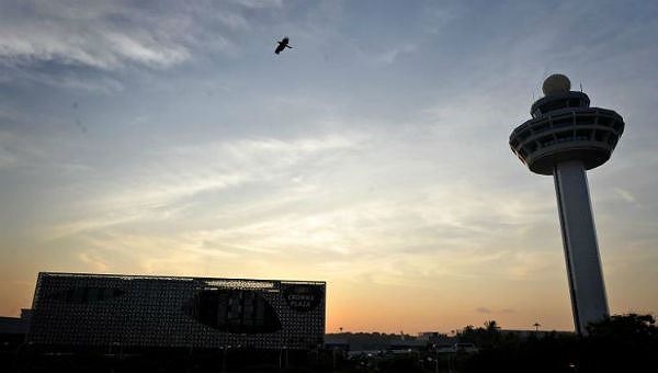 Sân bay náo loạn vì máy bay không người lái ở Singapore