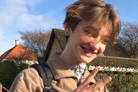 Chàng trai 16 tuổi kêu cứu khi bị dân mạng Việt quấy rối vì đẹp trai