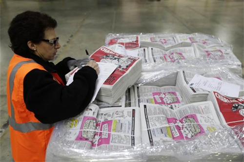 Charlie Hebdo “tiến thoái lưỡng nan”