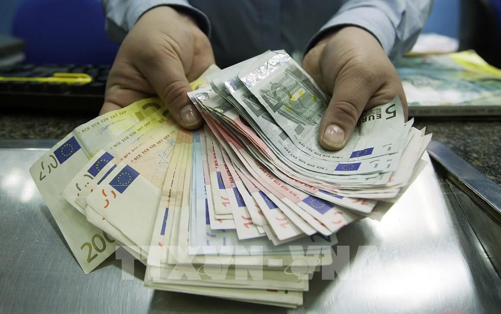 Khủng hoảng chồng chéo làm tăng nguy cơ suy thoái ở châu Âu