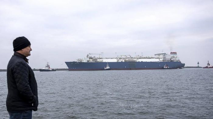 Châu Âu đối diện rủi ro trước cú ''quay xe'' của Mỹ