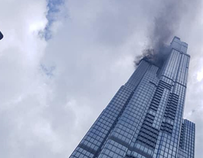 Khói đen bốc lên từ tòa nhà Landmark 81