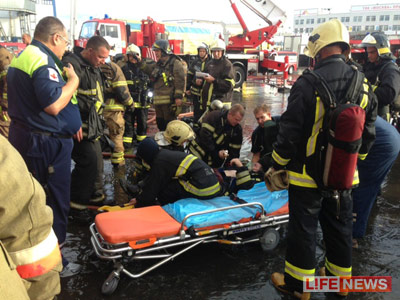 Vụ cháy ở TTTM Moskva: Hai nhân viên cứu hoả bị thương  nặng