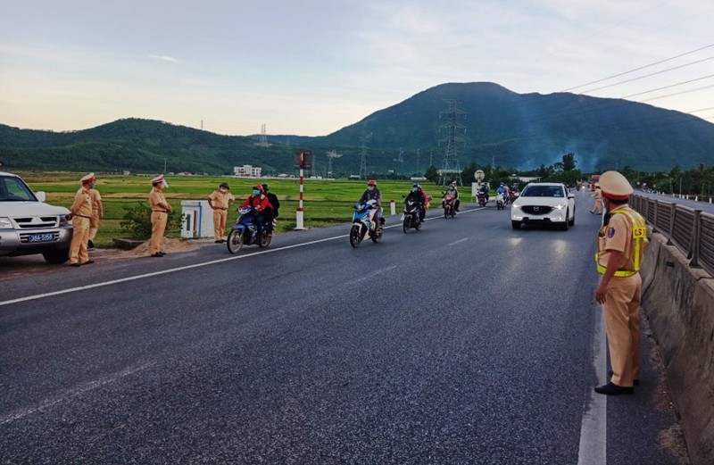 Chạy xe máy từ TP.HCM và Bình Dương về quê, phát hiện dương tính COVID-19