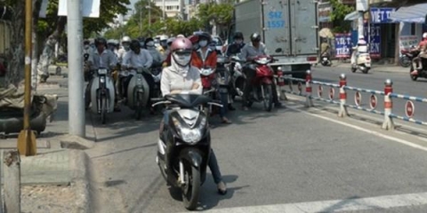 Dừng ở bóng râm chờ đèn đỏ sẽ bị phạt từ 300.000 – 500.000 đồng