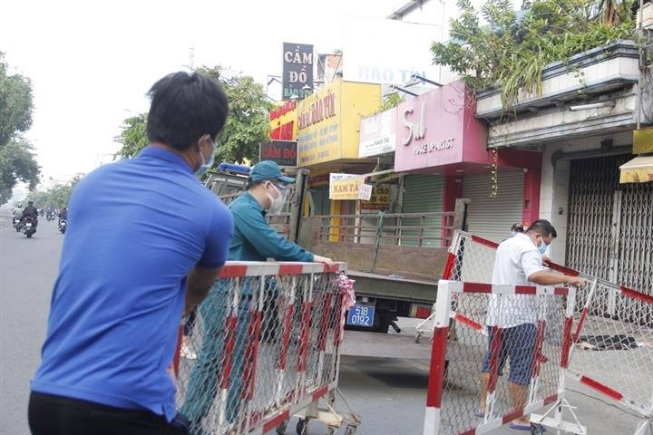 Tạm ngưng tất cả chốt kiểm soát dịch ở cửa ngõ TP.HCM từ 18h hôm nay