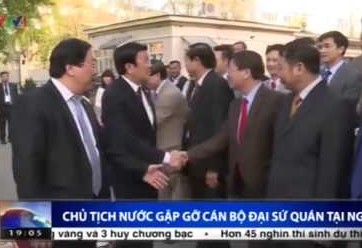 Chủ tịch nước gặp gỡ cán bộ Đại sứ quán tại Nga