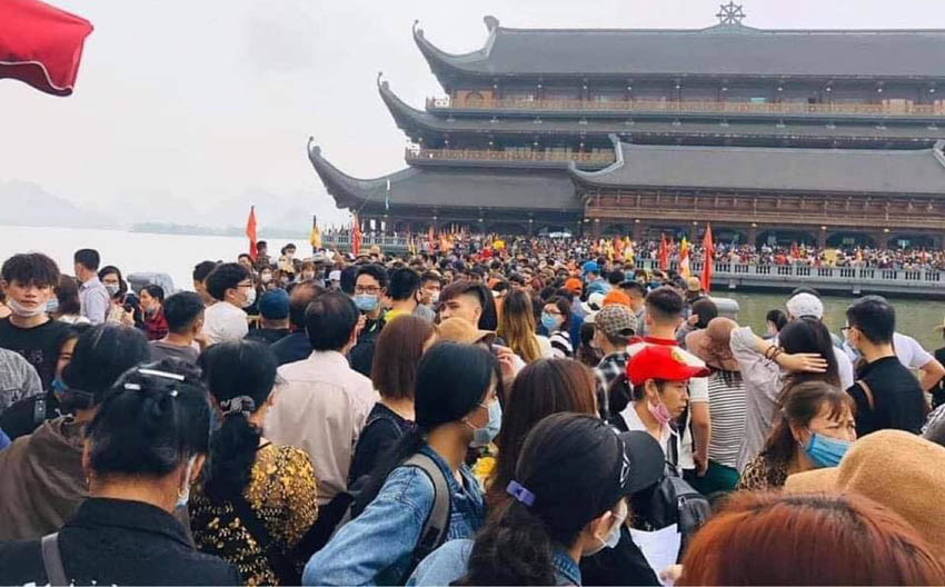 Nữ nhân viên chùa Tam Chúc dương tính SARS-CoV-2, cả ngàn người phải xét nghiệm