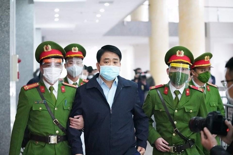 Câu hỏi đầy ''cơn cớ'' từ việc ông Nguyễn Đức Chung ra trước vành móng ngựa