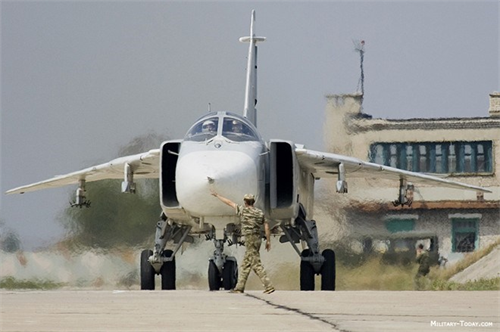 Sức mạnh huyền thoại “cánh cụp cánh xòe” Su-24