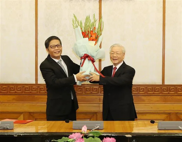 Tổng Bí thư, Chủ tịch nước Nguyễn Phú Trọng trao Quyết định phân công Ủy viên Bộ Chính trị