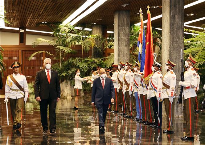 Chủ tịch Cuba Miguel Díaz-Canel chủ trì Lễ đón Chủ tịch nước Nguyễn Xuân Phúc