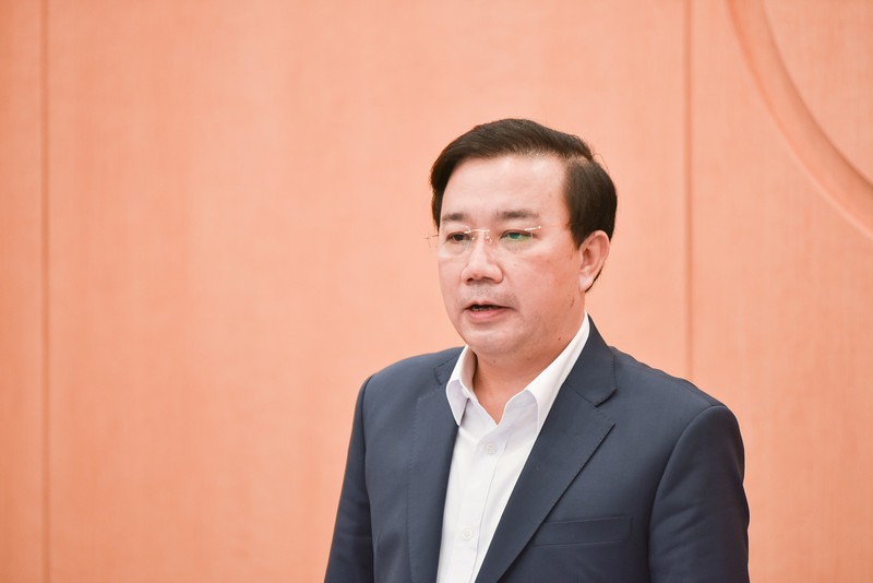 Hà Nội họp dịch COVID-19, nóng chuyện ''phong toả''