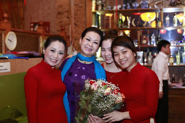 Ca sĩ Khánh Ly mang tâm hồn tươi trẻ đến 