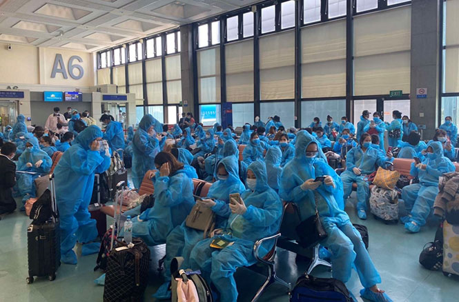 Đưa gần 240 công dân Việt Nam từ Philippines về nước