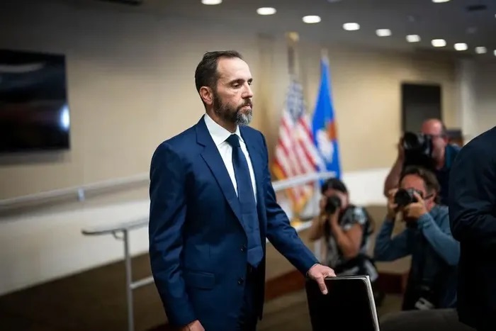 ''Công tố viên đặc biệt khởi tố ông Trump'' từ chức sớm