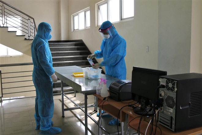 Không đưa người nhà, người thân quen vào danh sách tiêm vaccine COVID-19