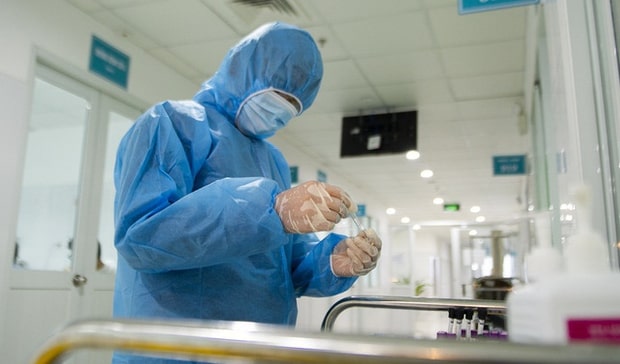 Người phụ nữ 41 tuổi phát hiện dương tính SARS-CoV-2 sau 21 ngày về nước