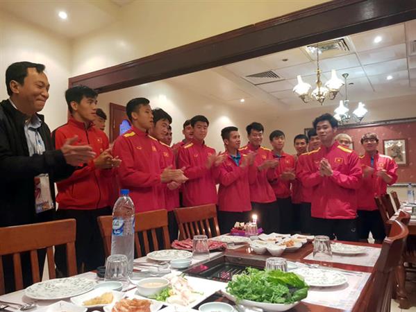 Chuyển đến siêu khách sạn, tuyển Việt Nam ra ngoài làm sinh nhật Công Phượng