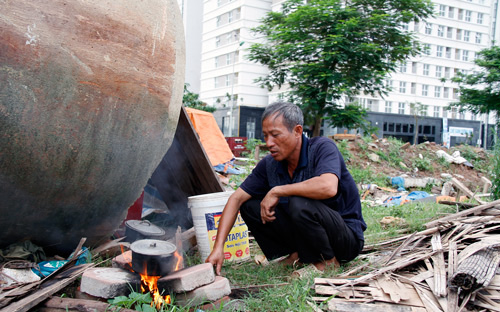 Sống trong cống, lay lắt trên vỉa hè thành phố 10 năm, bố nghèo nuôi con đỗ thủ khoa ĐH Y Hà Nội