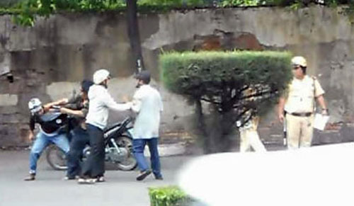 Bị đòn vì cự cãi CSGT