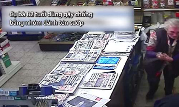 Bà già 82 tuổi cầm gậy chống trả tên cướp cửa hàng