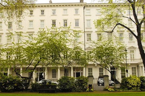 Abramovich bán tháo tài sản cắt lỗ