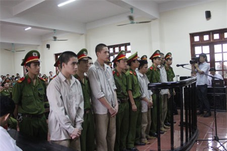 Trực tiếp vụ “quan tài diễu phố”: Bị cáo chỉ cầm dao đuổi nạn nhân?