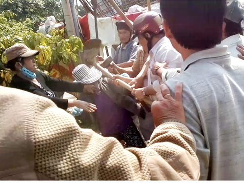 Chánh thanh tra Sở Y tế Kon Tum 'dùng cuốc bổ vào đầu phụ nữ'