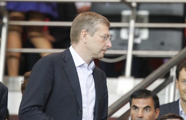 Tỷ phú người Nga suýt đổ tiền mua M.U