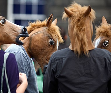 Những tục lệ đón năm mới kỳ quặc trên thế giới
