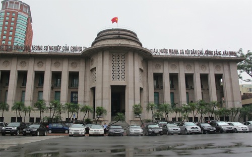 Ngân hàng Nhà nước đang đau đầu vì tiền